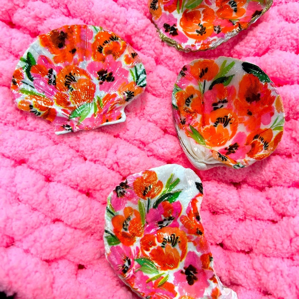 Hand painted shells with California Poppy Decor - Picture 1 of 2